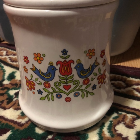 Vintage bluebird ceramic Ceramic Canister with Green Lid. Corning-ware. - Picture 2 of 9